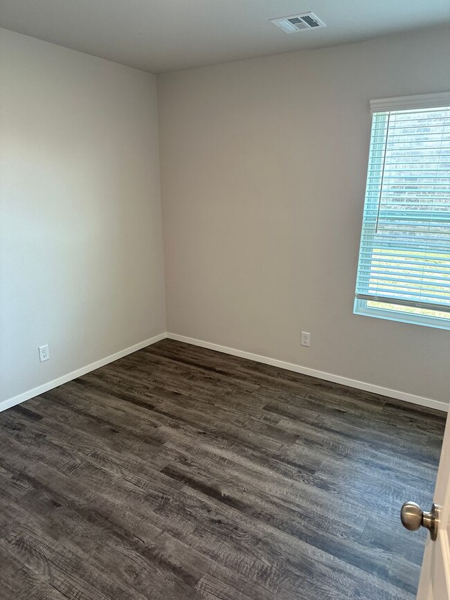 Building Photo - *Pre-leasing* NEW Three Bedroom | Two Bath...