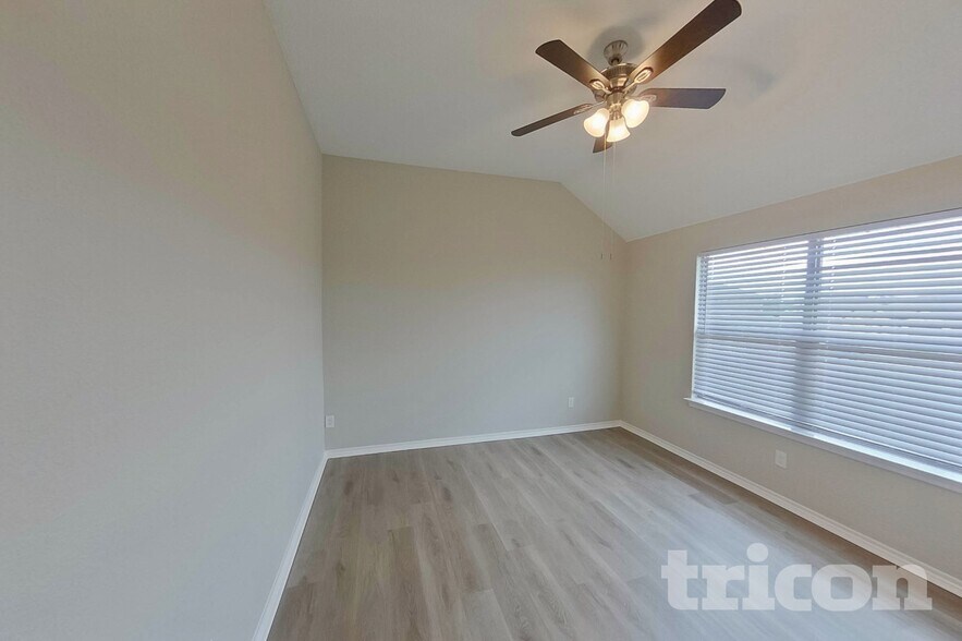 Building Photo - 523 Long Prairie Dr