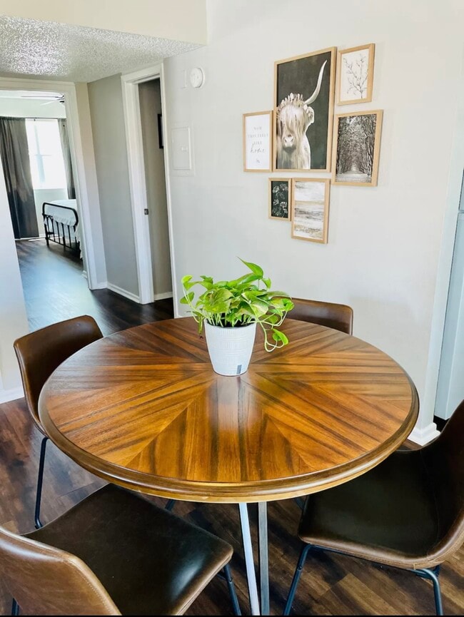 Building Photo - 336 Victor St