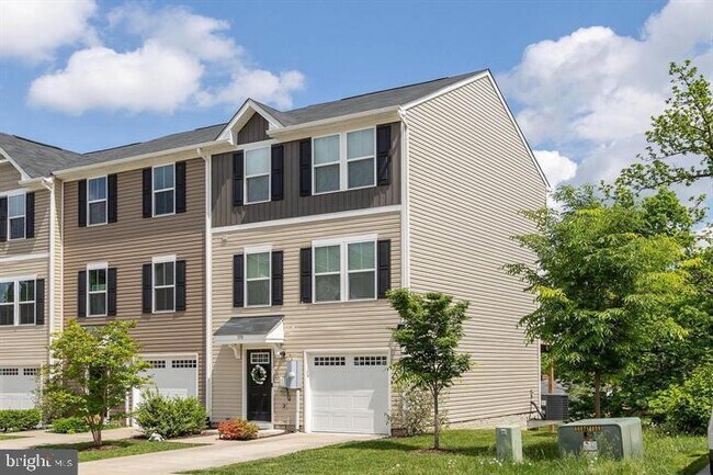 Building Photo - 350 Sage Cir