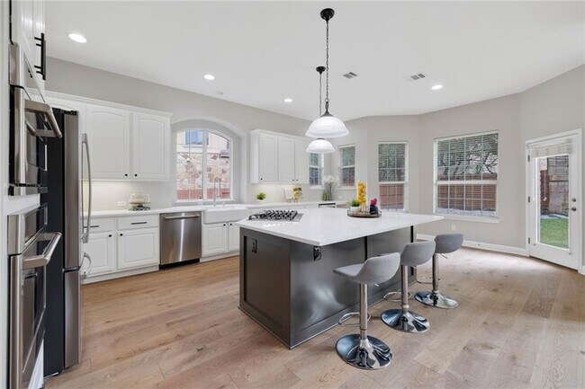 Building Photo - 3000 Welton Cliff Dr