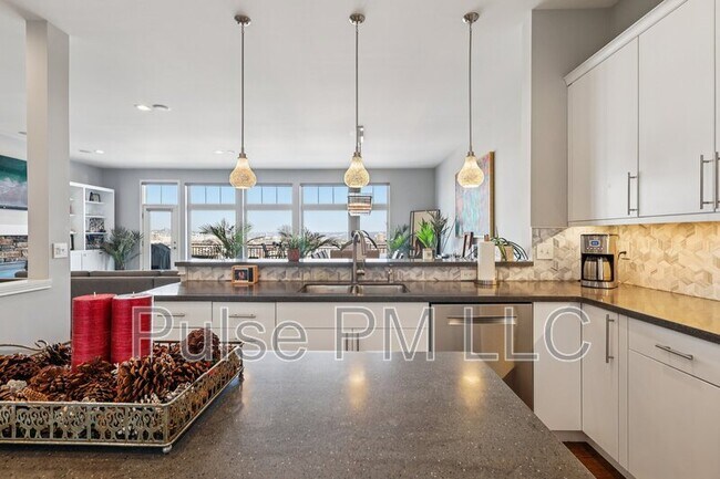 Building Photo - 1226 Grays Peak