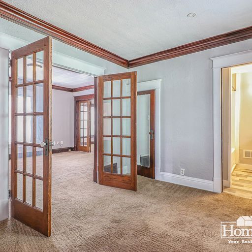 Building Photo - 4 bedrooms in River Park!