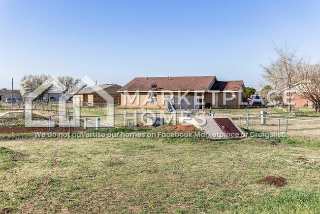 Building Photo - 404 E Texas Dr