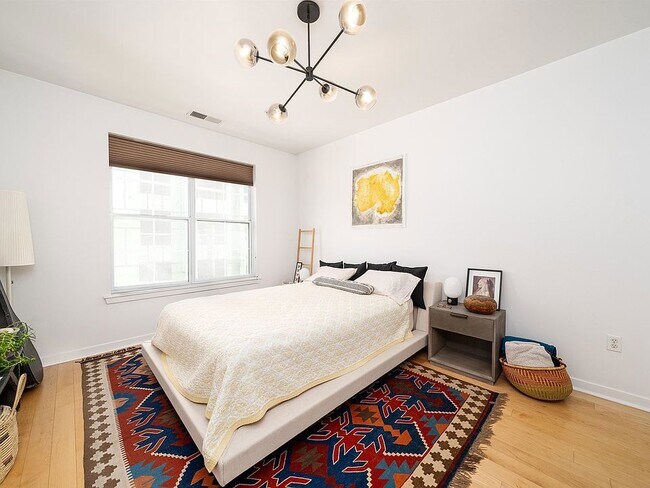 Building Photo - 443 2nd St