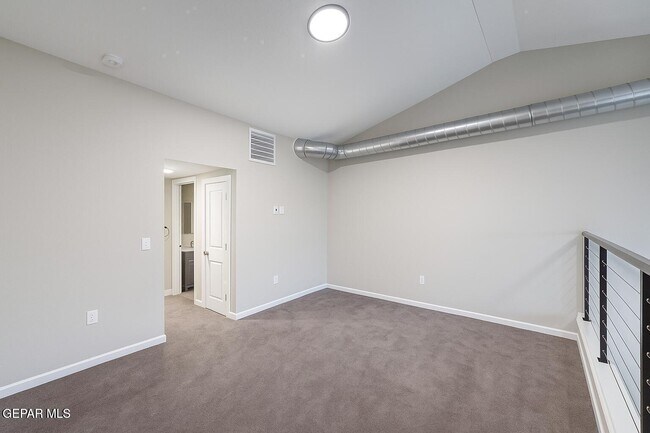 Building Photo - 3030 Pera Ave