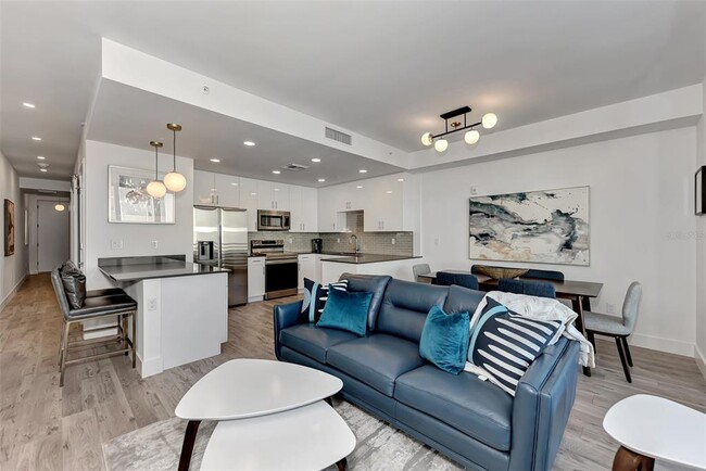 Building Photo - 1703 N Tamiami Trl