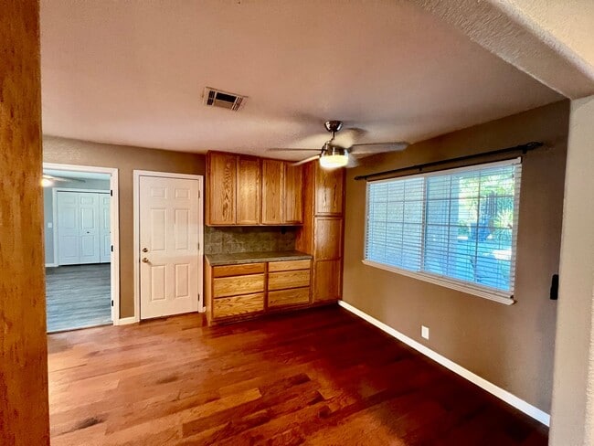 Building Photo - Well maintained single story on over half an acre lot!