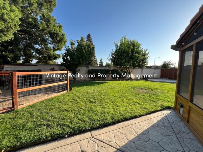 Building Photo - Ready To Go Top Of The Line 4 Bedroom Two Story Home!!!