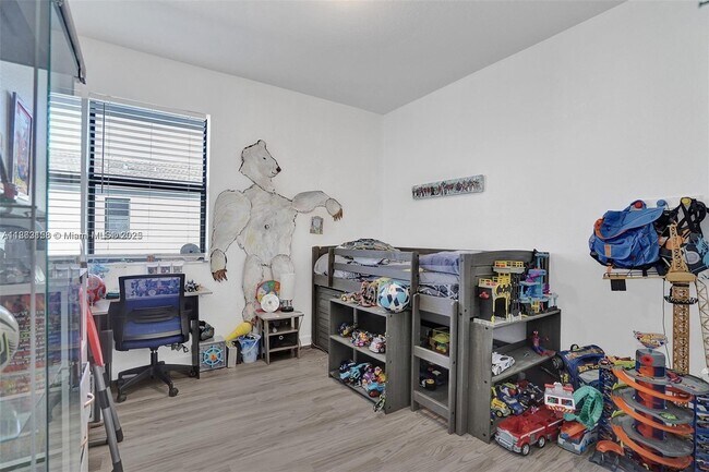 Building Photo - 268 NE 210th Way