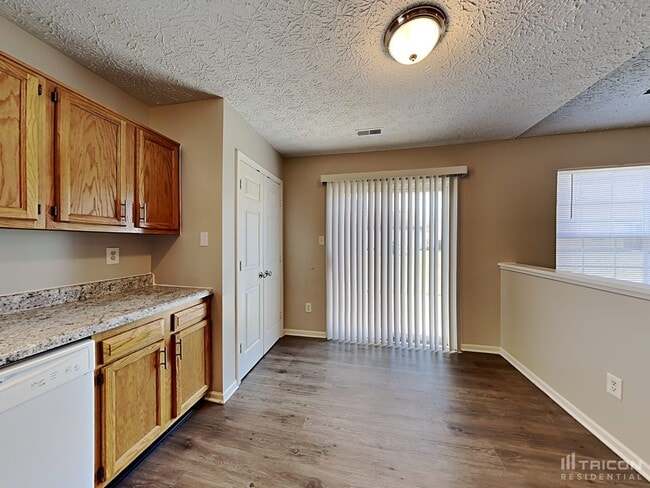 Building Photo - 2613 Cooper Pointe Cir