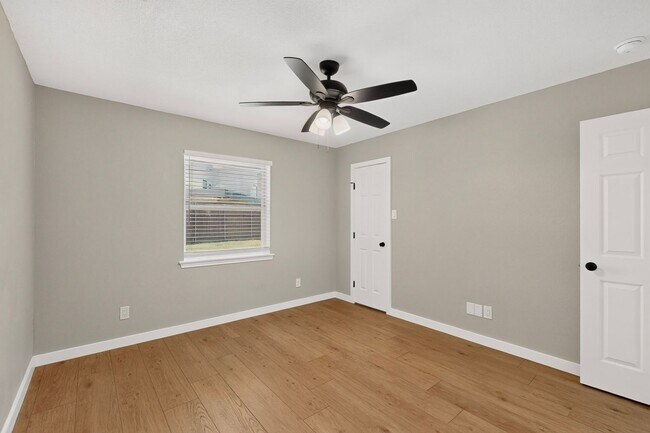 Building Photo - Newly Renovated Home In Grapevine Ready To Be Yours!!!!