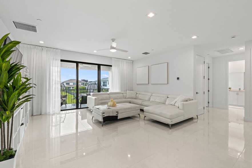 Building Photo - 12884 Wingspan Ct