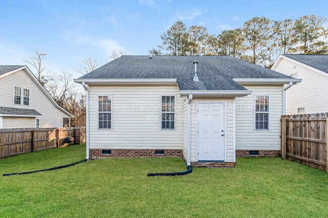 Building Photo - 112 Burt St