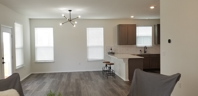 Building Photo - 6213 Albany Sleigh Dr