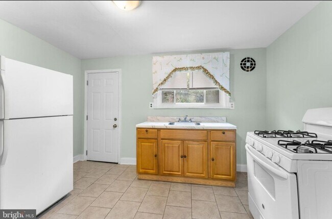 Building Photo - Big Two Bedroom House Near Germantown For ...
