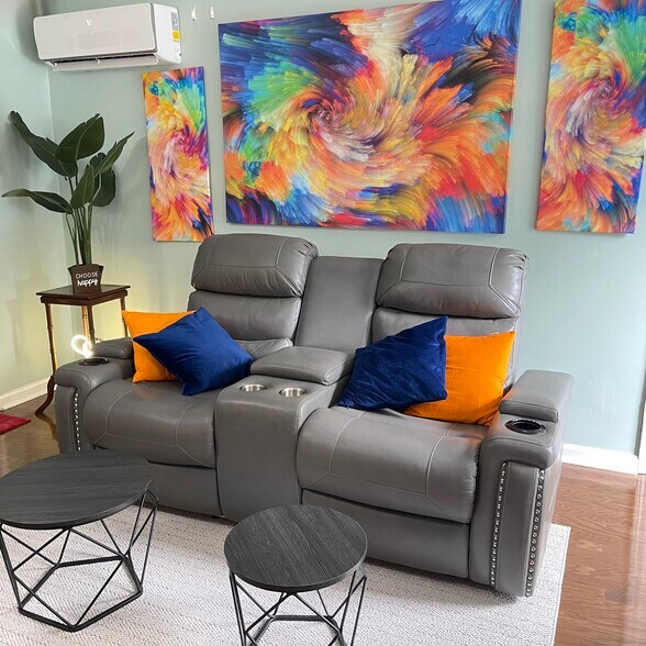 Experience luxury and entertainment in our exquisite living space with a state-of-the-art Roku-equip - 2171 Weatherstone Cir SE