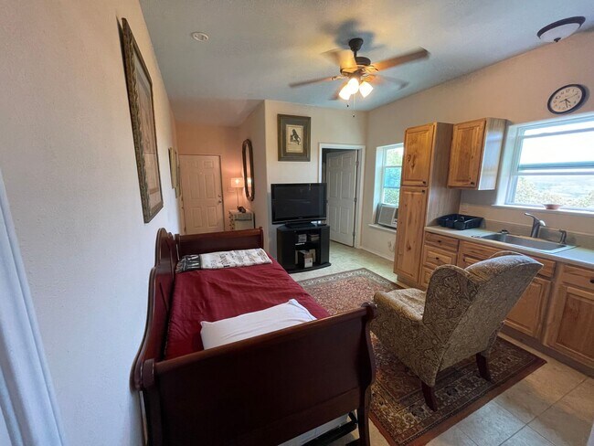 Building Photo - NEW ON MARKET (PRICE DROP!!)