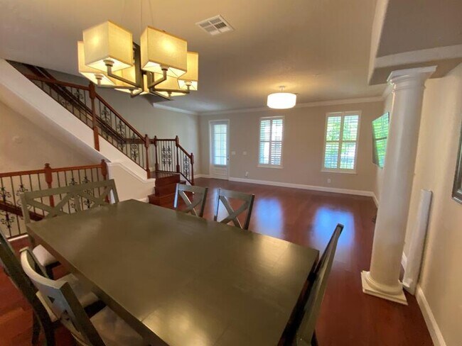 Building Photo - 4570 Virginia Dr