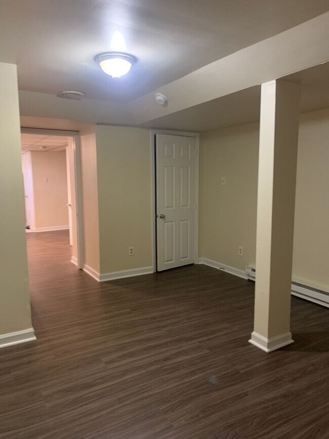 Building Photo - 838 W Washington St