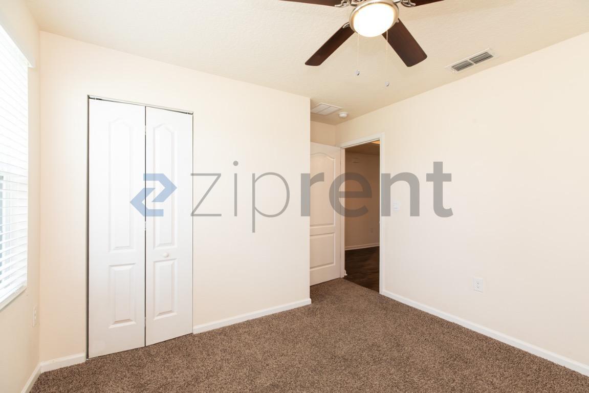 Building Photo - Unit