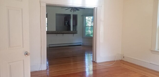 Building Photo - 37 Gordon St