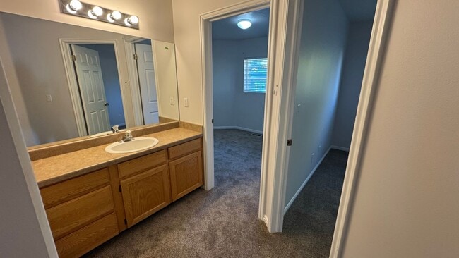 Building Photo - 3 Bedroom 2.5 Bath in West Jordan!