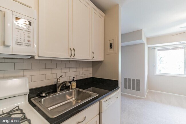 Building Photo - 212 Park Terrace Ct SE