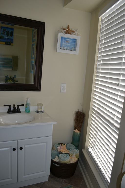 Powder Room - 608 Boissevain Ave