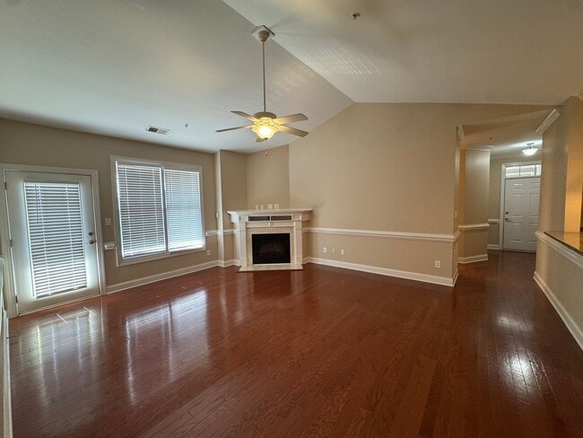 Building Photo - FOR RENT - Luxury Condo near downtown