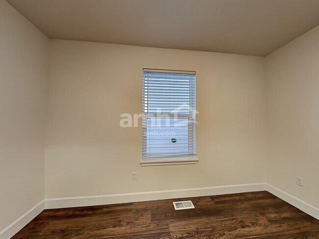 Building Photo - 13902 106th Ave E