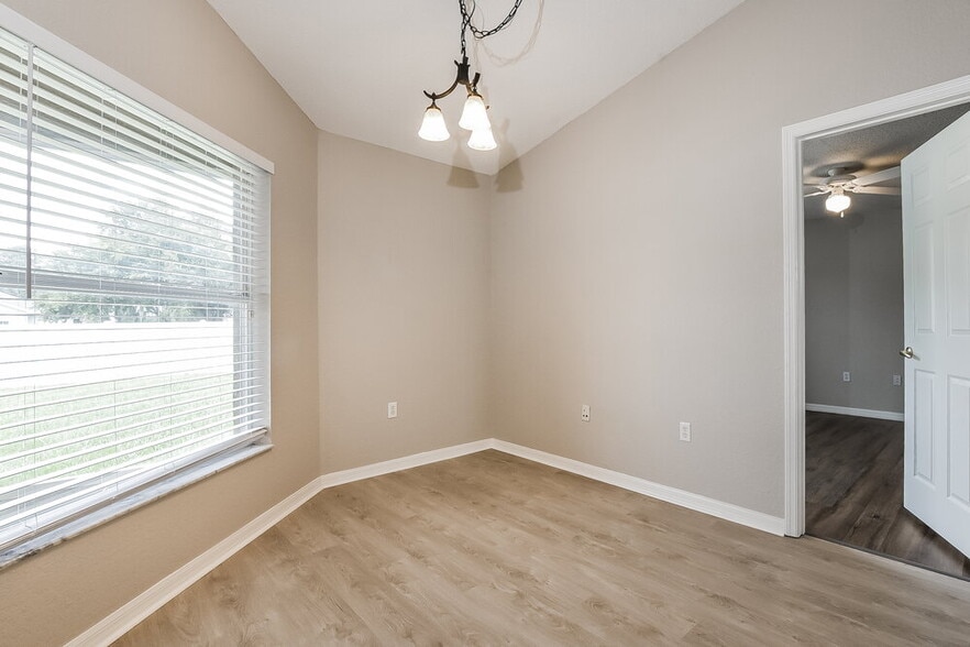 Building Photo - 7134 Summit Dr