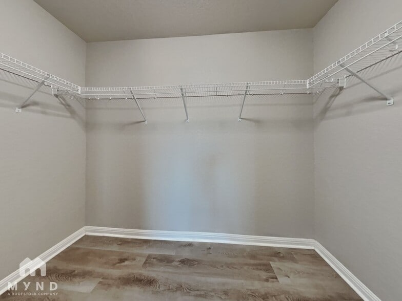 Building Photo - 11335 Decidedly