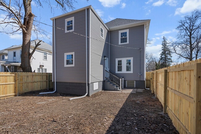 Building Photo - 551 Englewood St