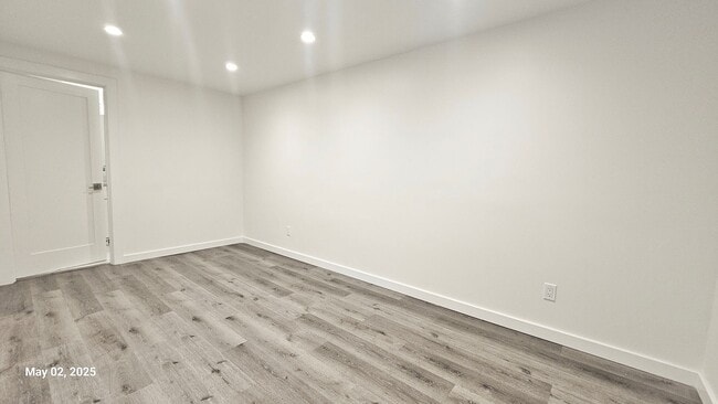 Building Photo - 3 Bed, 2 Bath Apartment Newly Remodel in P...