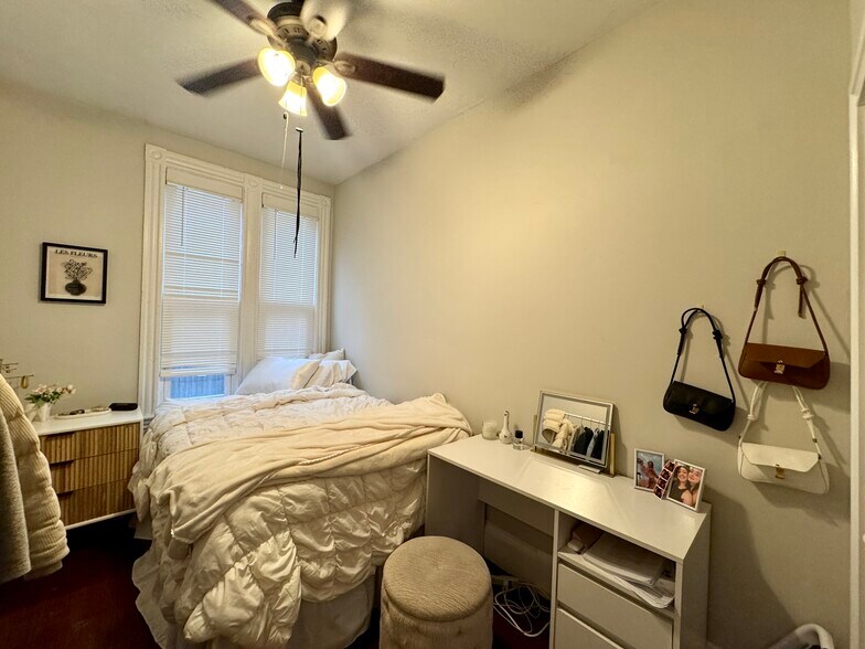 Building Photo - 719 Parker St