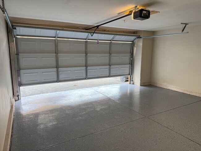 Building Photo - Updated 3 Bedroom 2.5 Bath 2 Story Condo Fairfield *Star Rentals