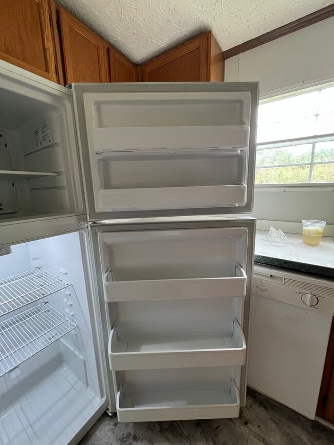 Building Photo - 15 Bark Dr