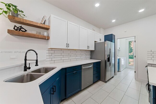 Building Photo - 5180 Eucalyptus Dr