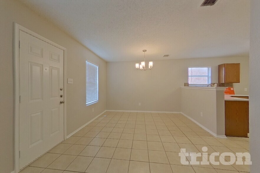 Building Photo - 4865 Waterford Dr
