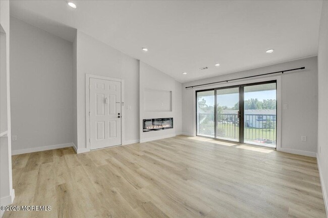 Building Photo - 341 Danbury Ln