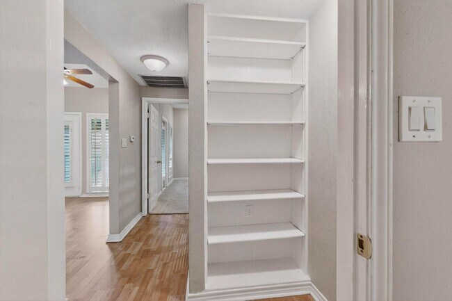 Building Photo - 3105 San Jacinto St