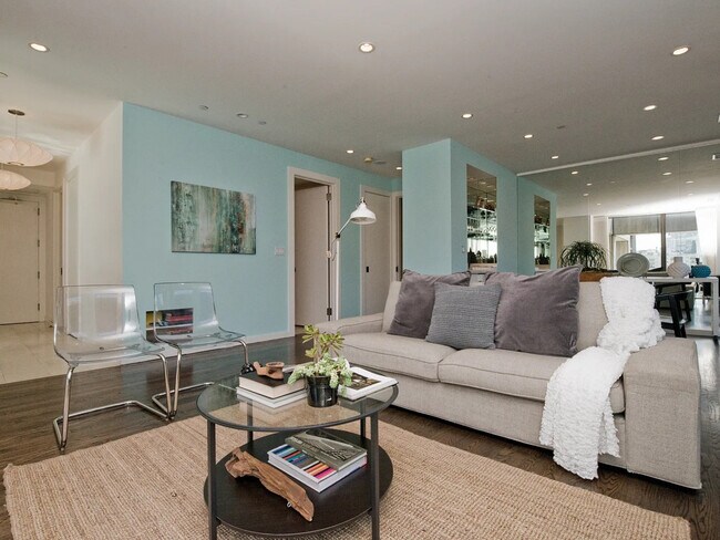 Building Photo - 611 Washington St