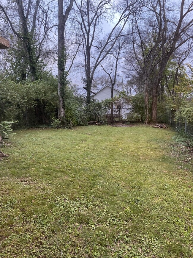 fully fenced in backyard - 1836 Glade St