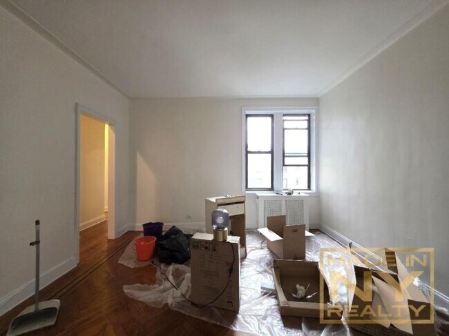 Building Photo - 1 bedroom in ASTORIA NY 11102