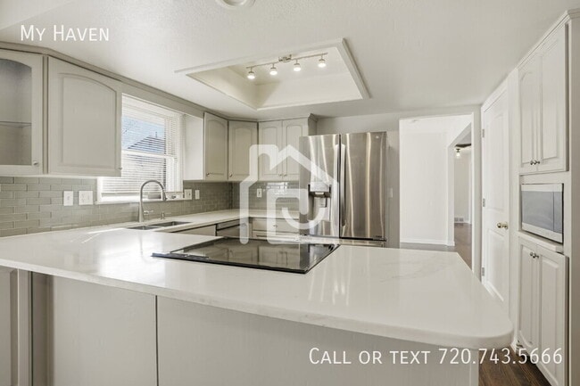 Building Photo - 13974 E Arkansas Pl