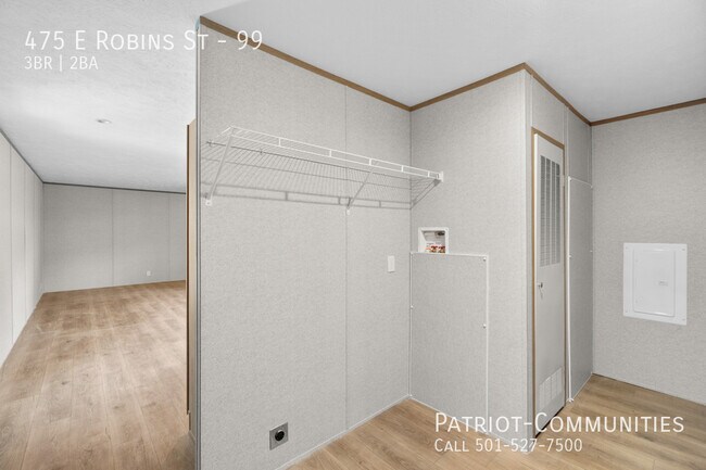 Building Photo - 475 E Robins St