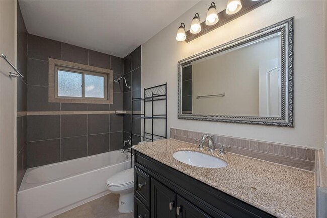 Building Photo - 25907 Glen Loch Dr
