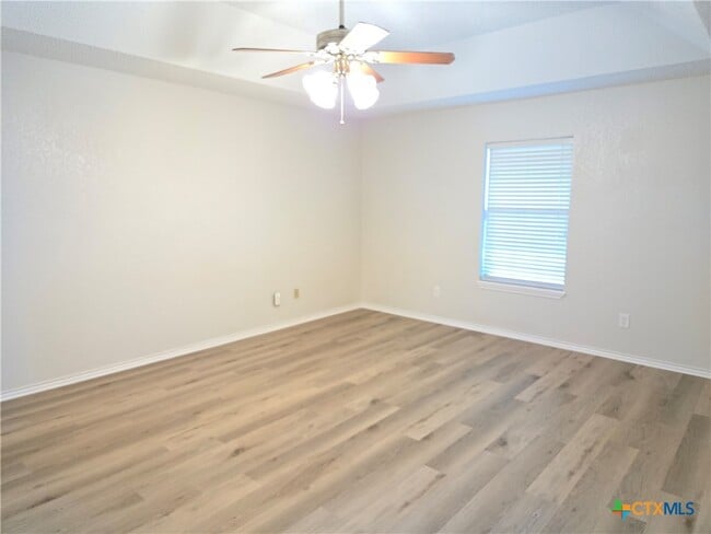 Building Photo - 776 Country Club Dr