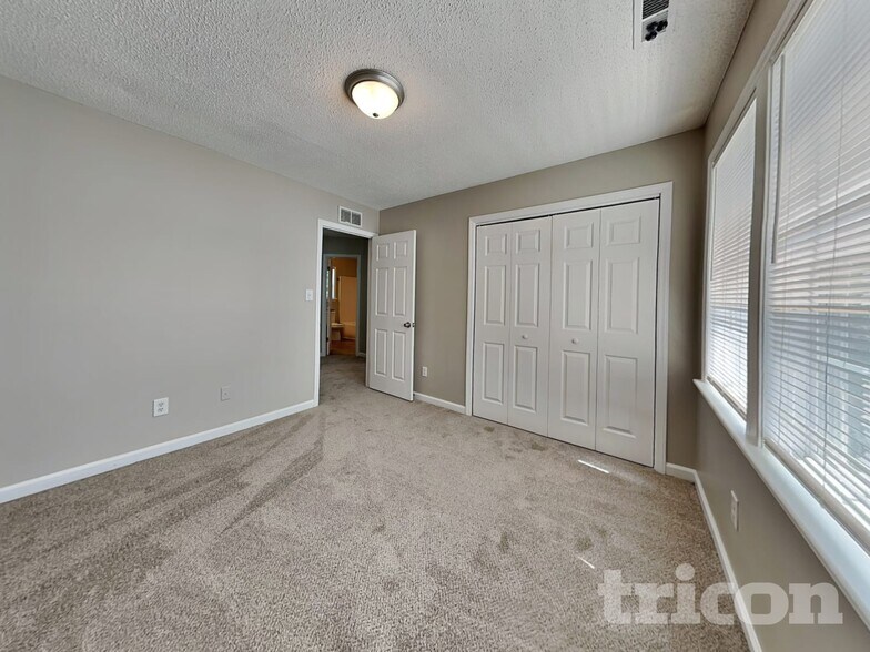 Building Photo - 1240 Bacardi Ct